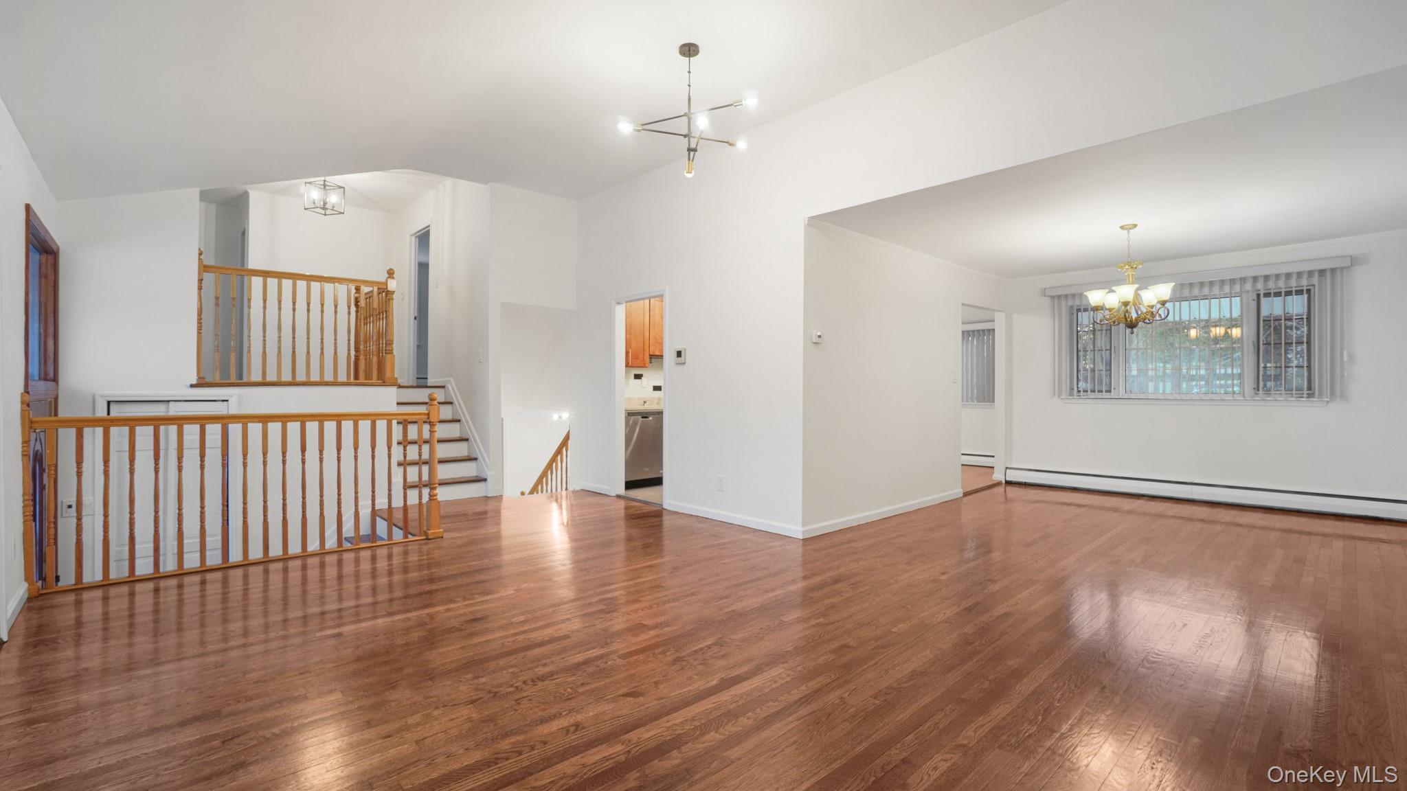 #4 photo, 22 Marshall Lane, वेस्टबरी Westbury , NY 11590