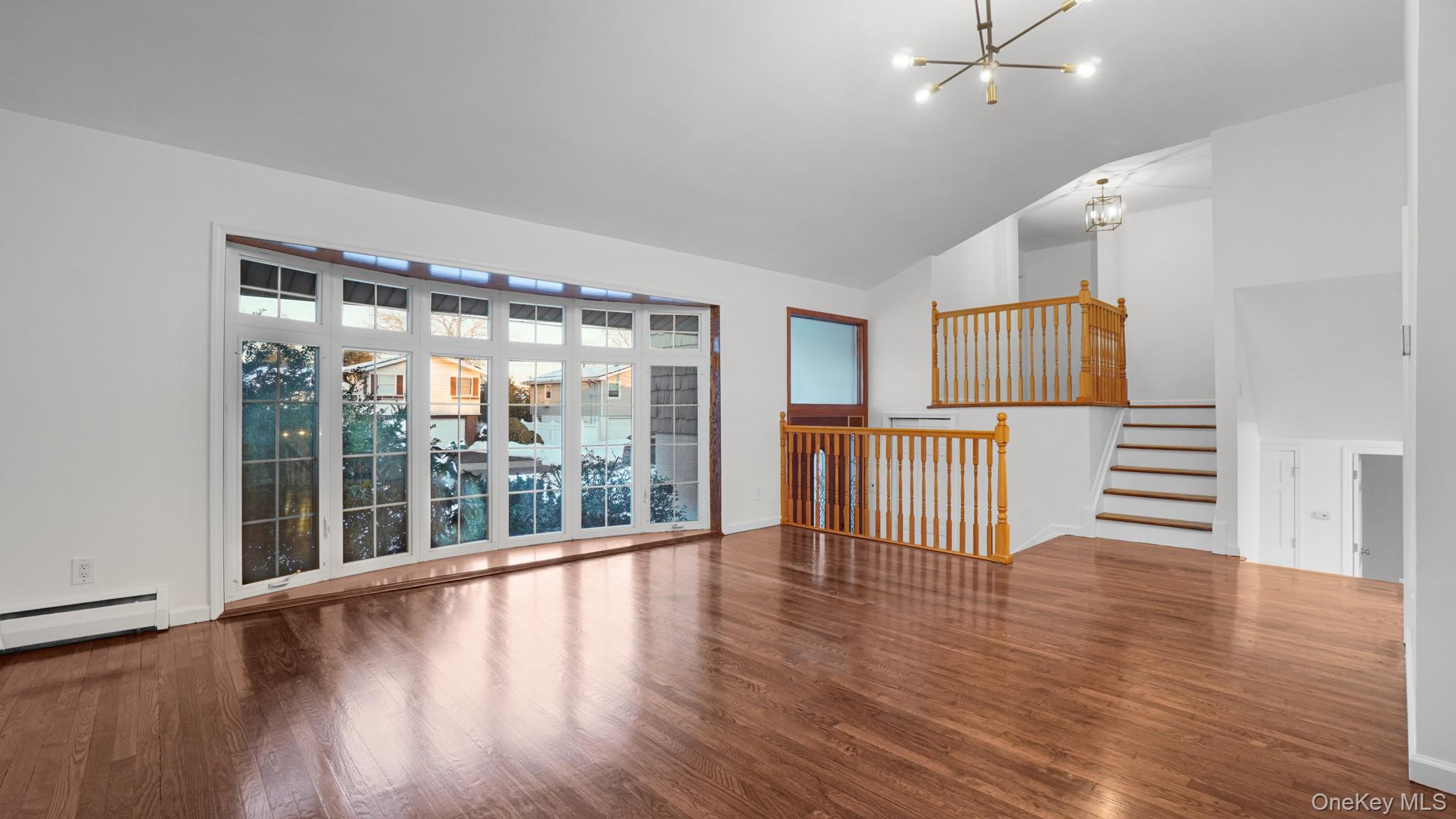 #6 photo, 22 Marshall Lane, वेस्टबरी Westbury , NY 11590