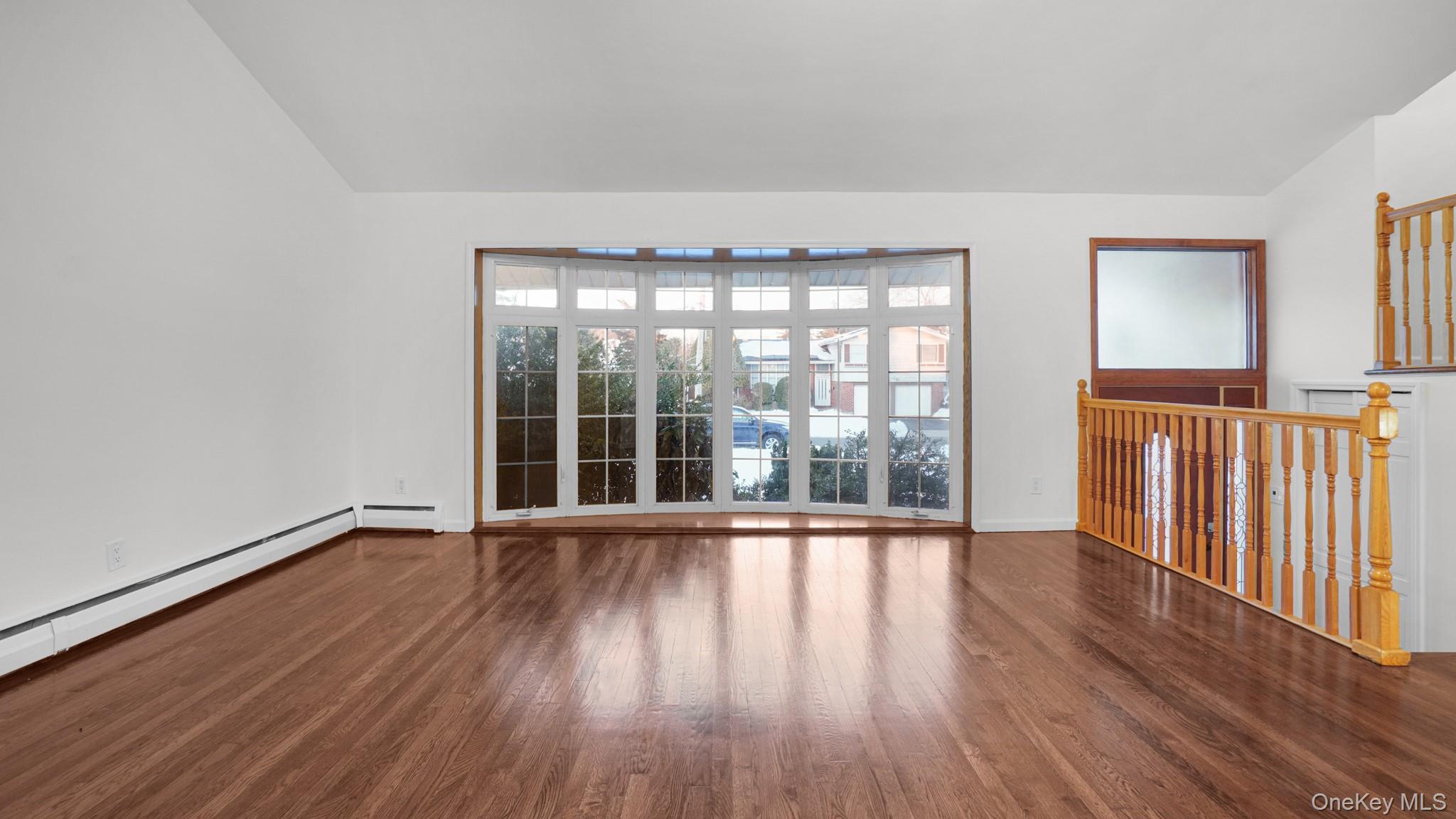 #7 photo, 22 Marshall Lane, वेस्टबरी Westbury , NY 11590