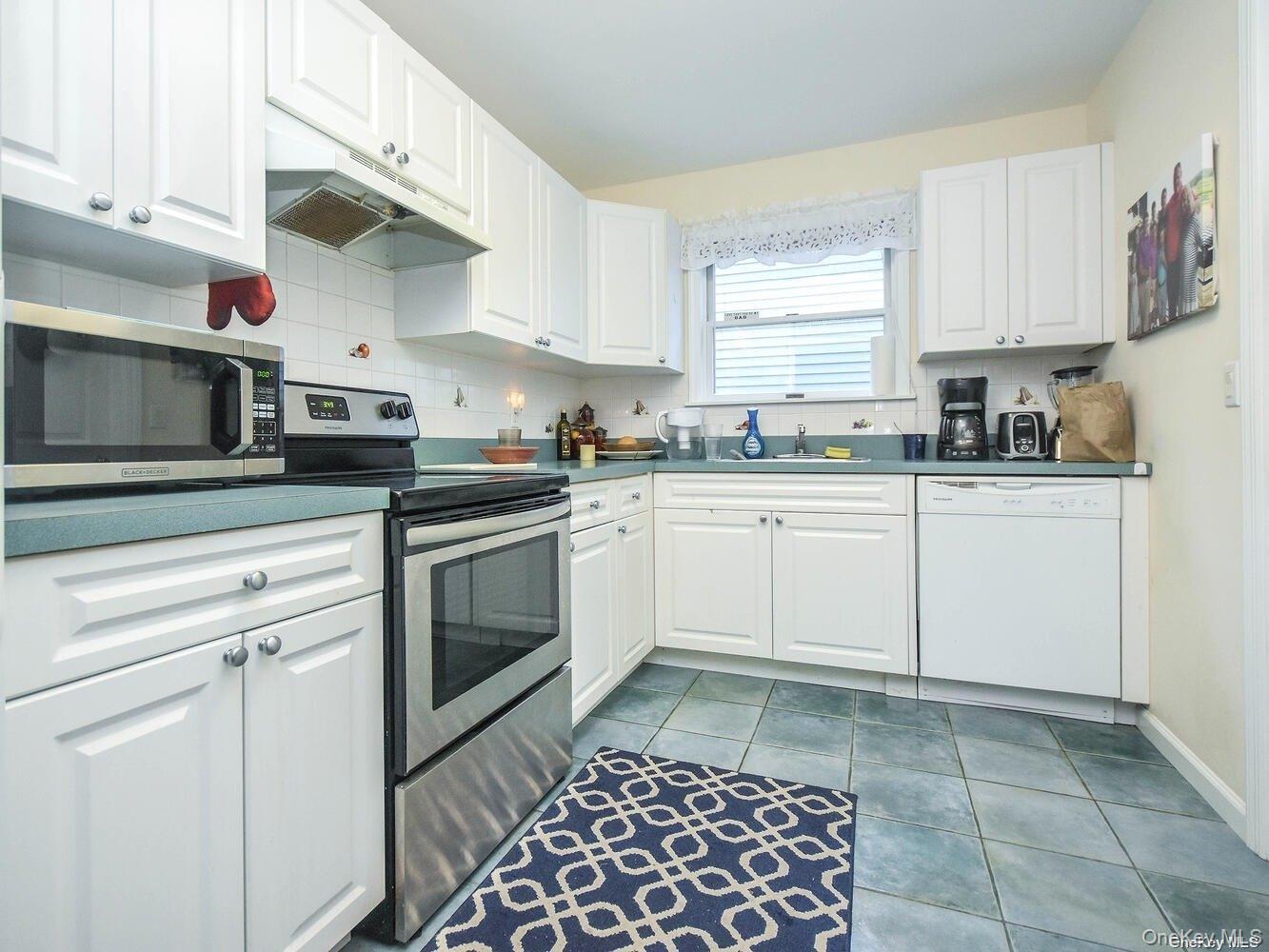 #2 photo, 14 Hillcrest Street, Huntington , NY 11743