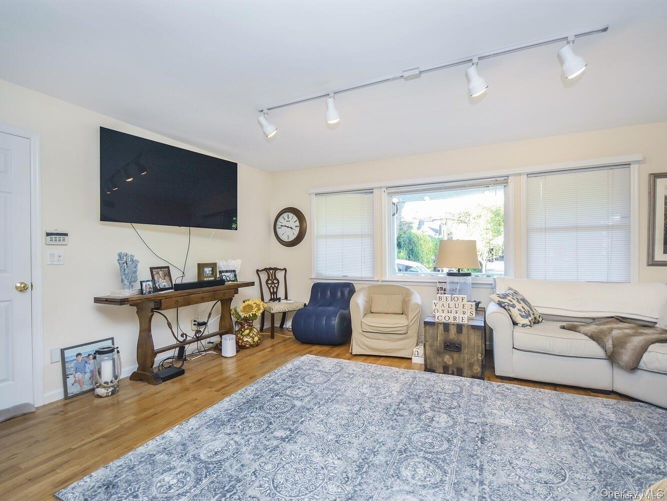 #4 photo, 14 Hillcrest Street, Huntington , NY 11743