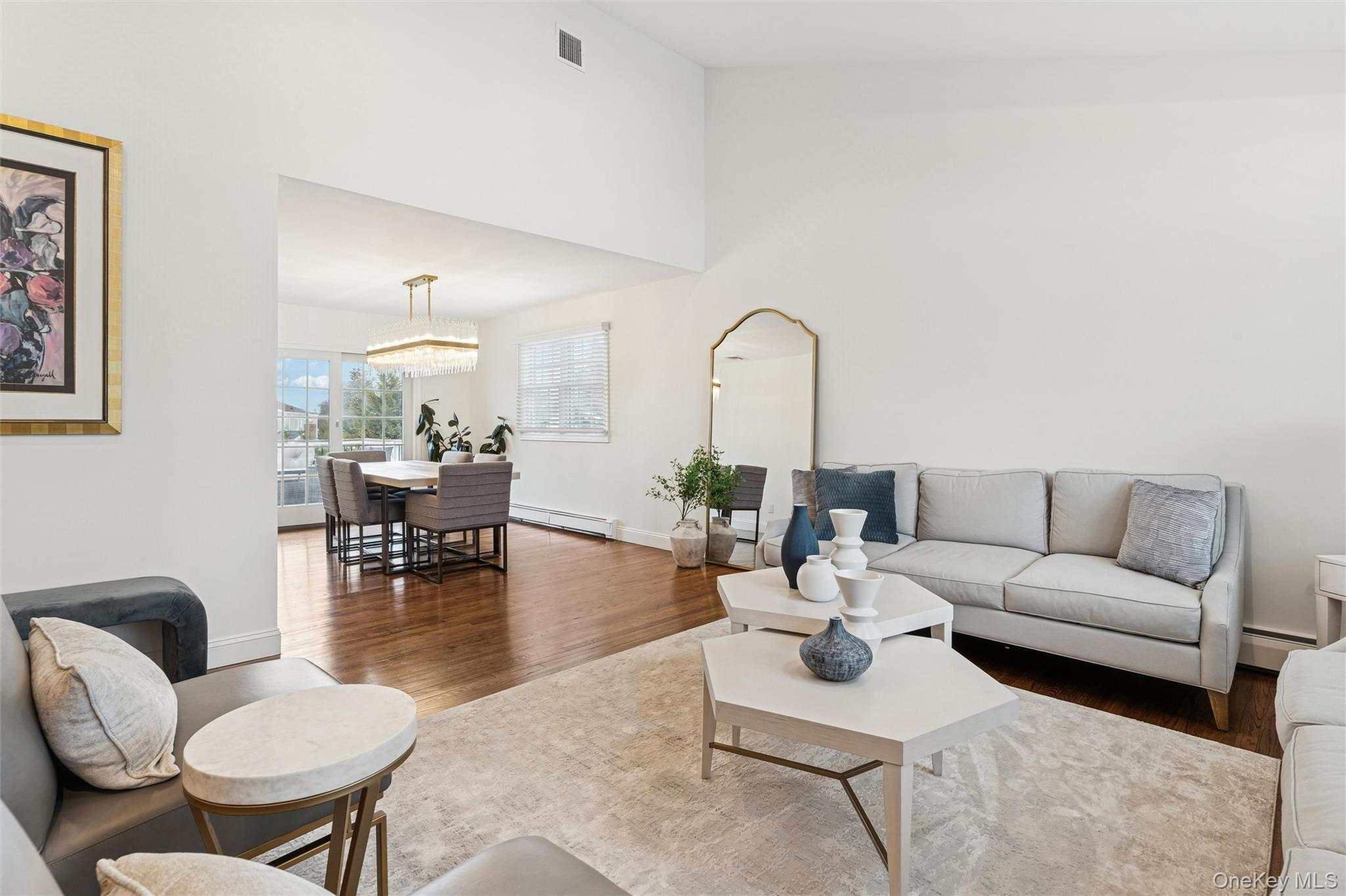 #13 photo, 1827 Glenn Lane, ناسو Merrick , NY 11566