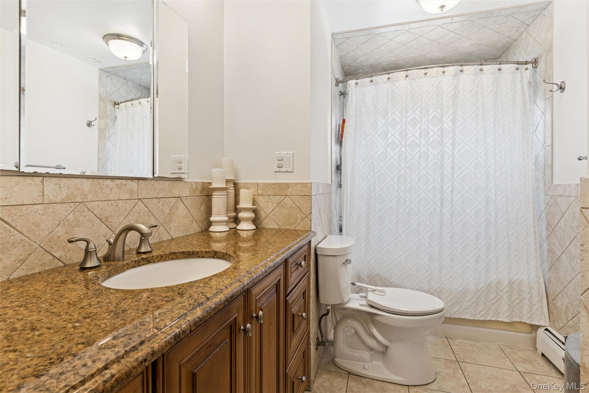 #18 photo, 1827 Glenn Lane, ناسو Merrick , NY 11566