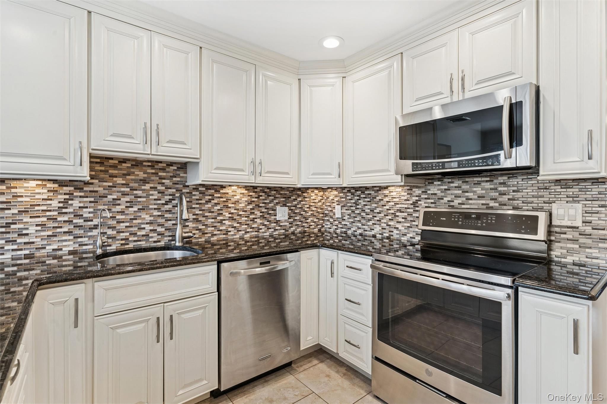 #7 photo, 1827 Glenn Lane, ناسو Merrick , NY 11566