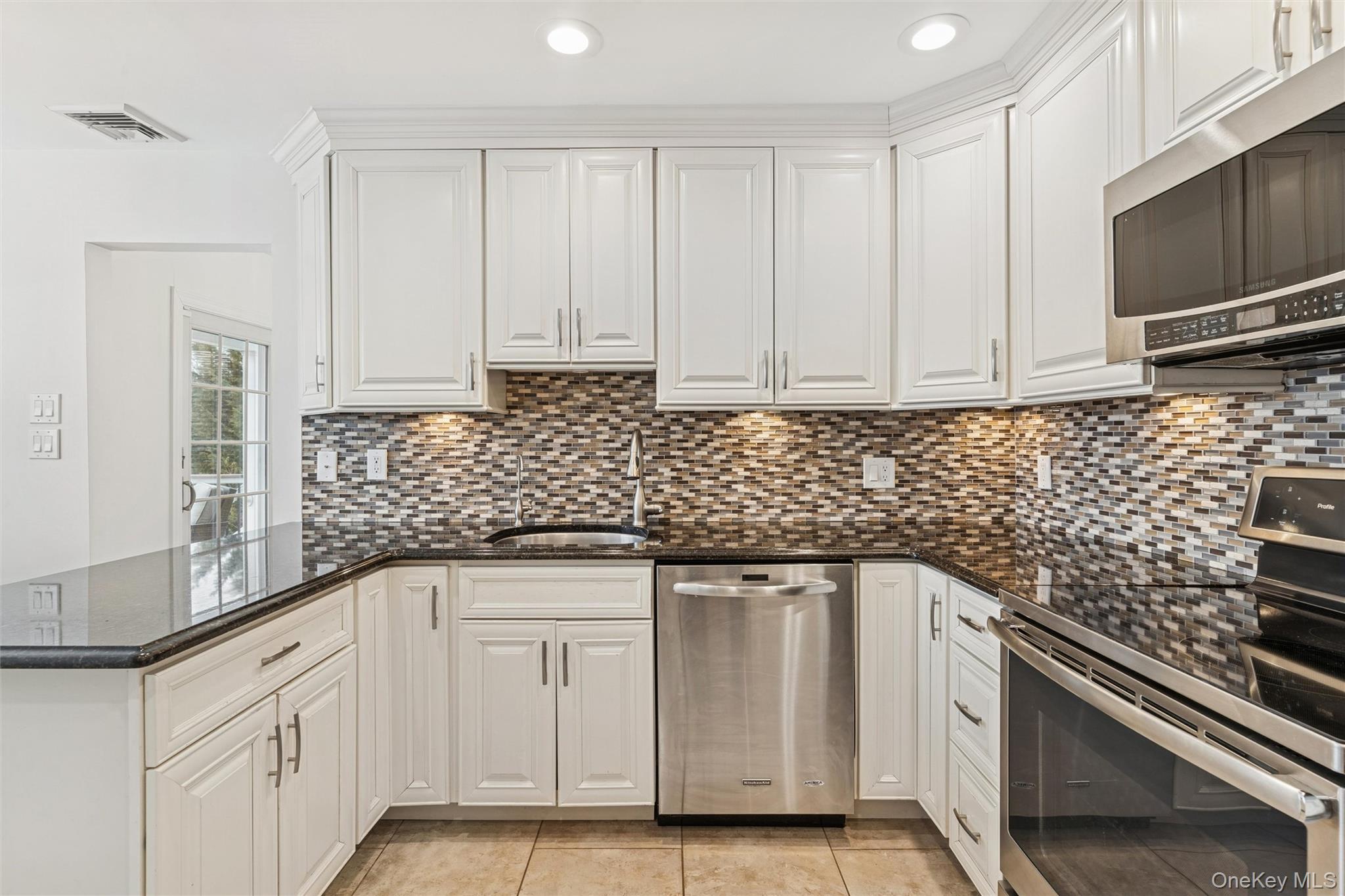 #8 photo, 1827 Glenn Lane, ناسو Merrick , NY 11566