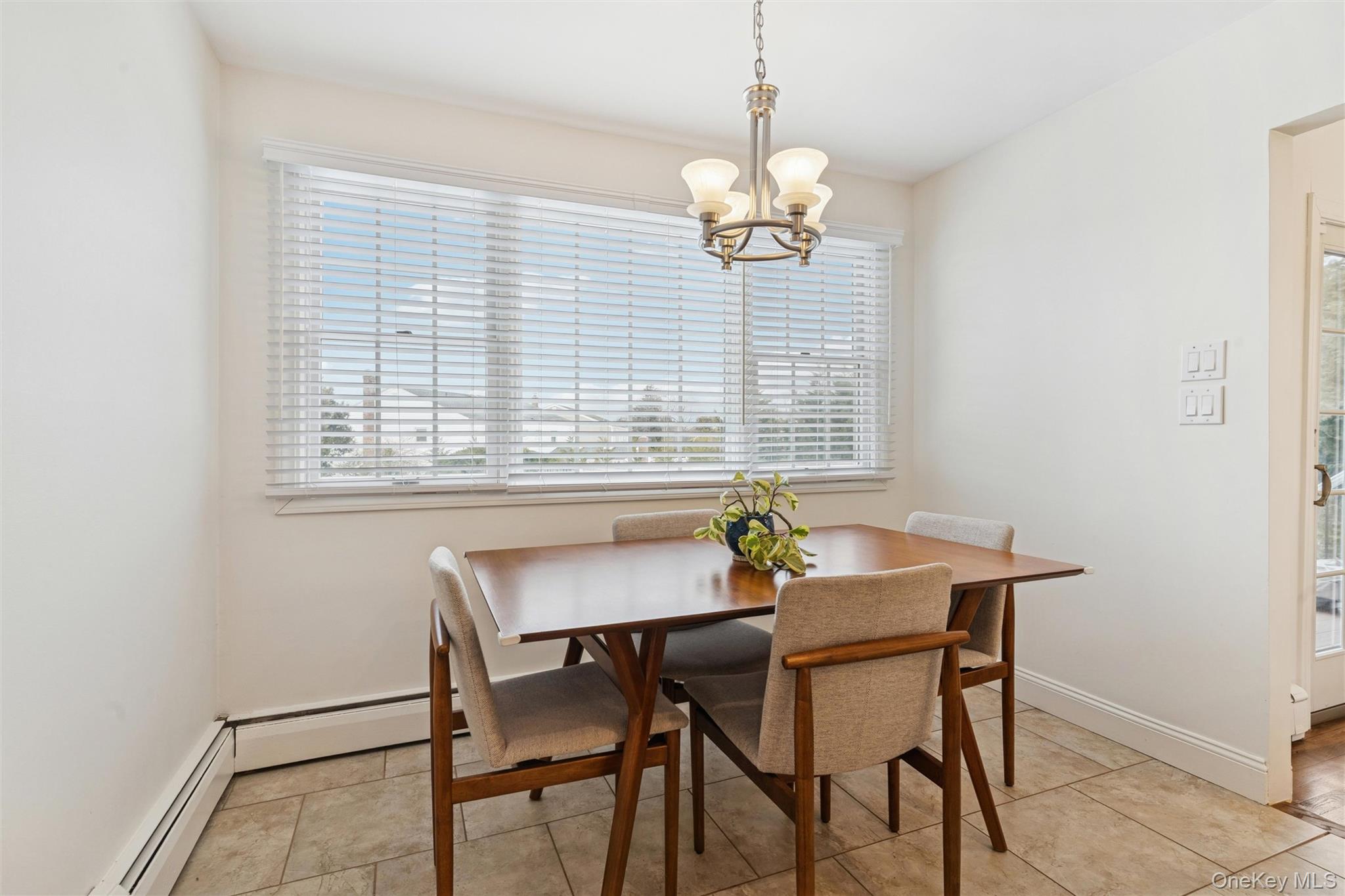 #9 photo, 1827 Glenn Lane, ناسو Merrick , NY 11566