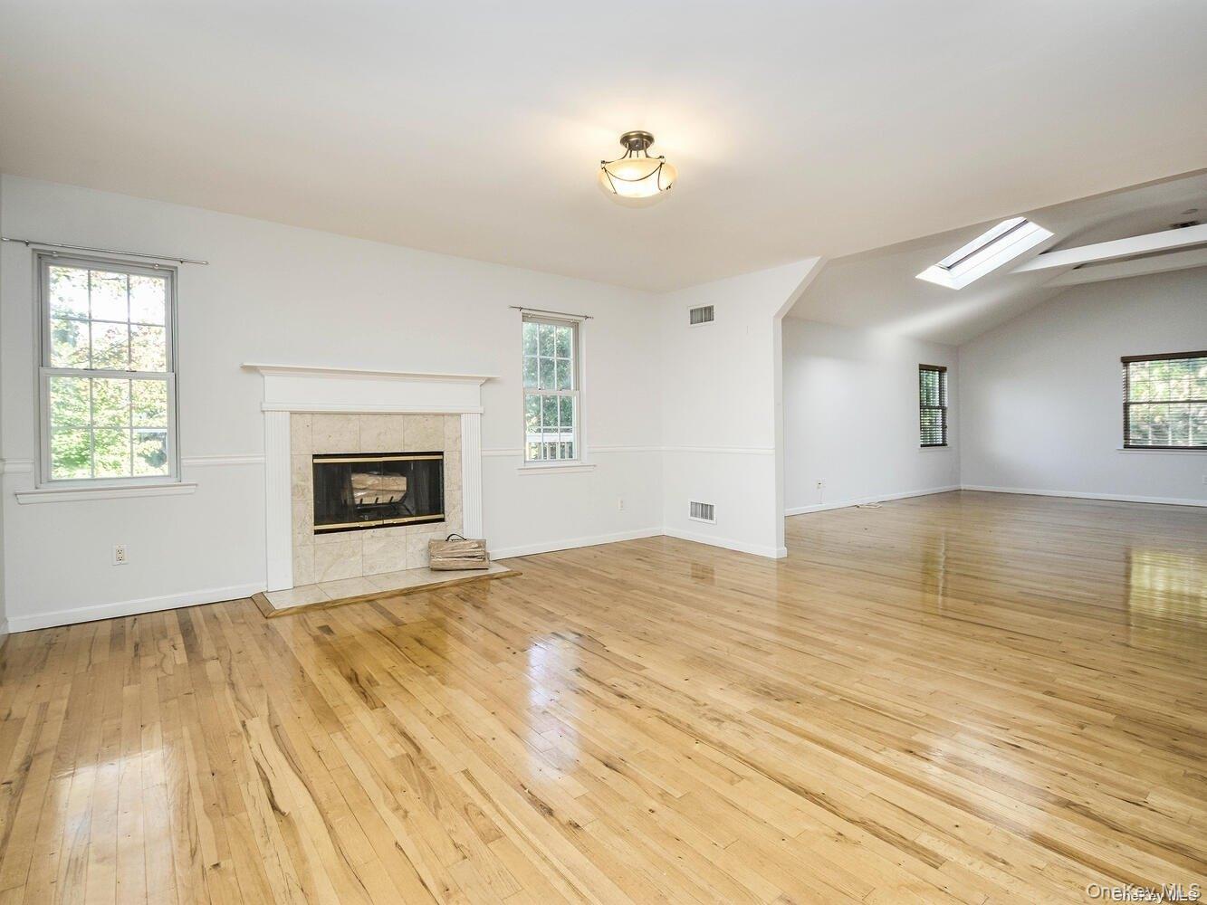 #14 photo, 3 Ale Court, מחוז סאפוק Centerport , NY 11721