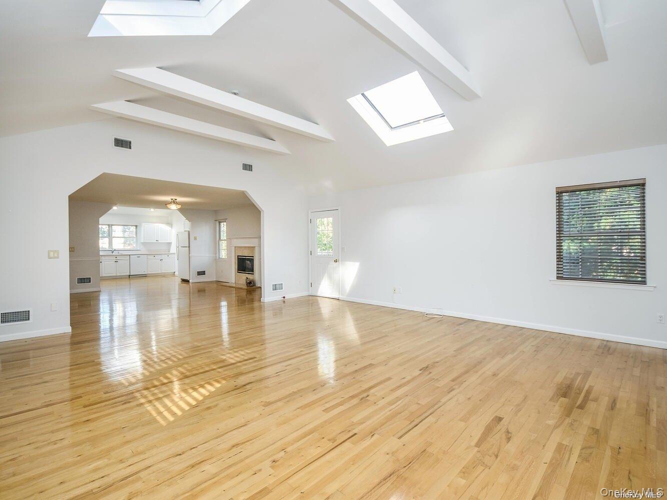 #16 photo, 3 Ale Court, מחוז סאפוק Centerport , NY 11721