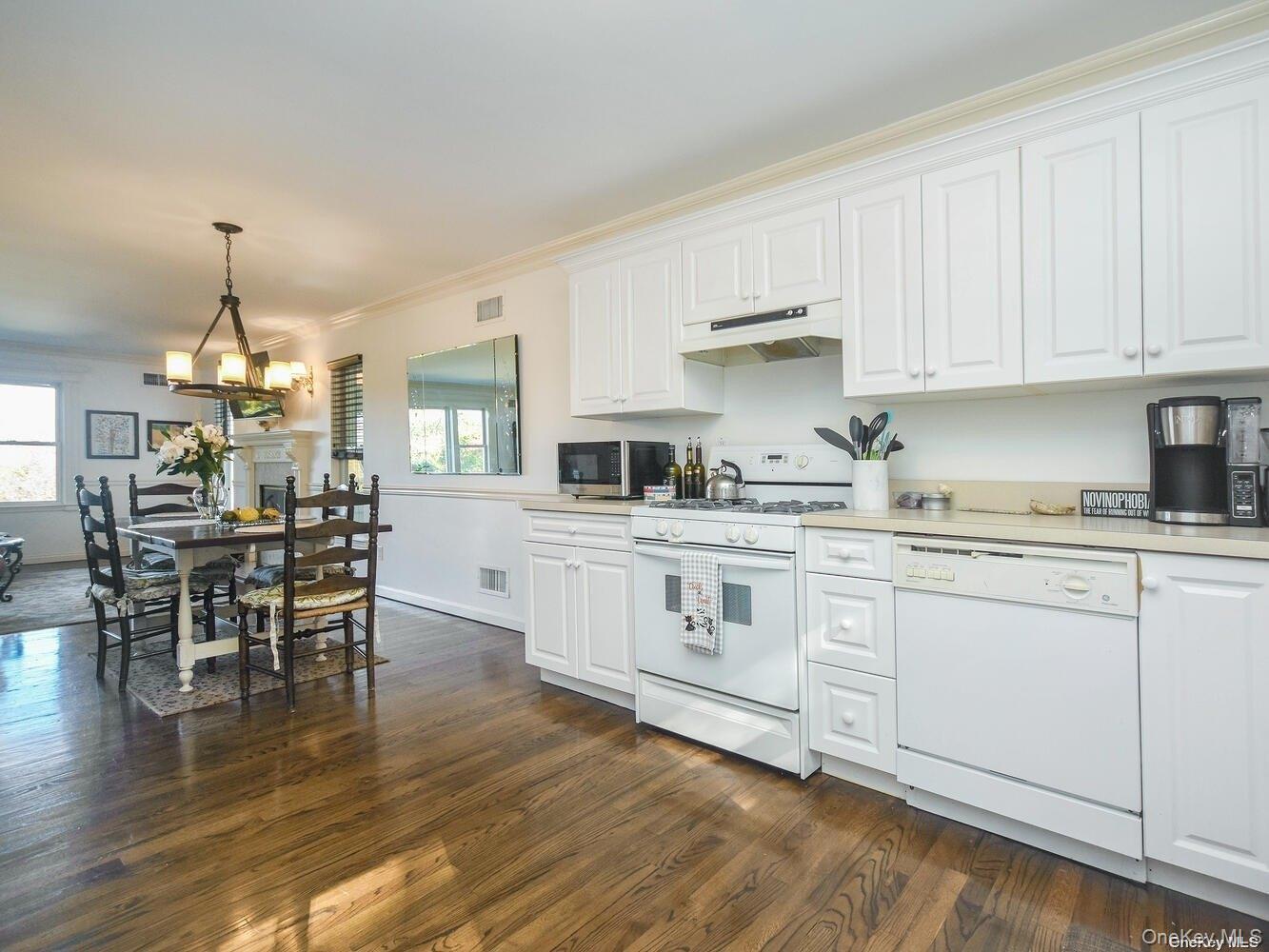 #16 photo, 4 Ale Court, מחוז סאפוק Centerport , NY 11721