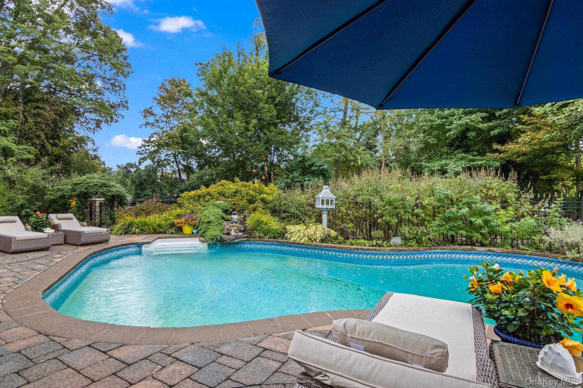 #15 photo, 6 Bluffview Court, سوفولك Miller Place , NY 11764