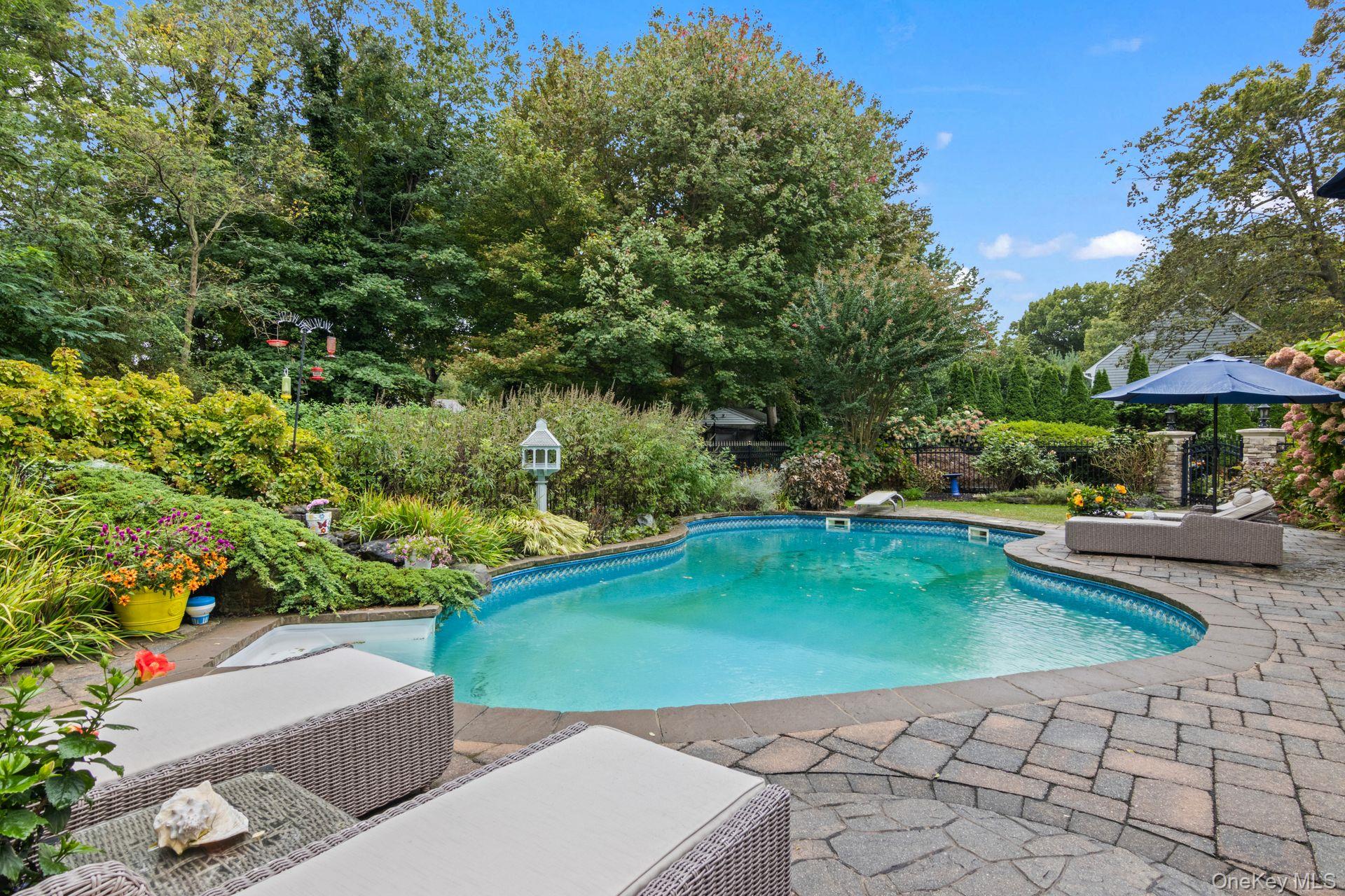 #16 photo, 6 Bluffview Court, سوفولك Miller Place , NY 11764