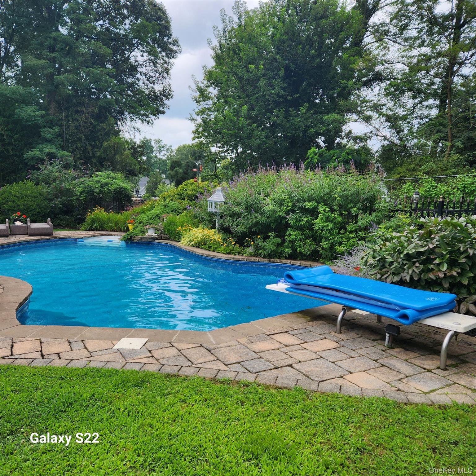 #17 photo, 6 Bluffview Court, سوفولك Miller Place , NY 11764