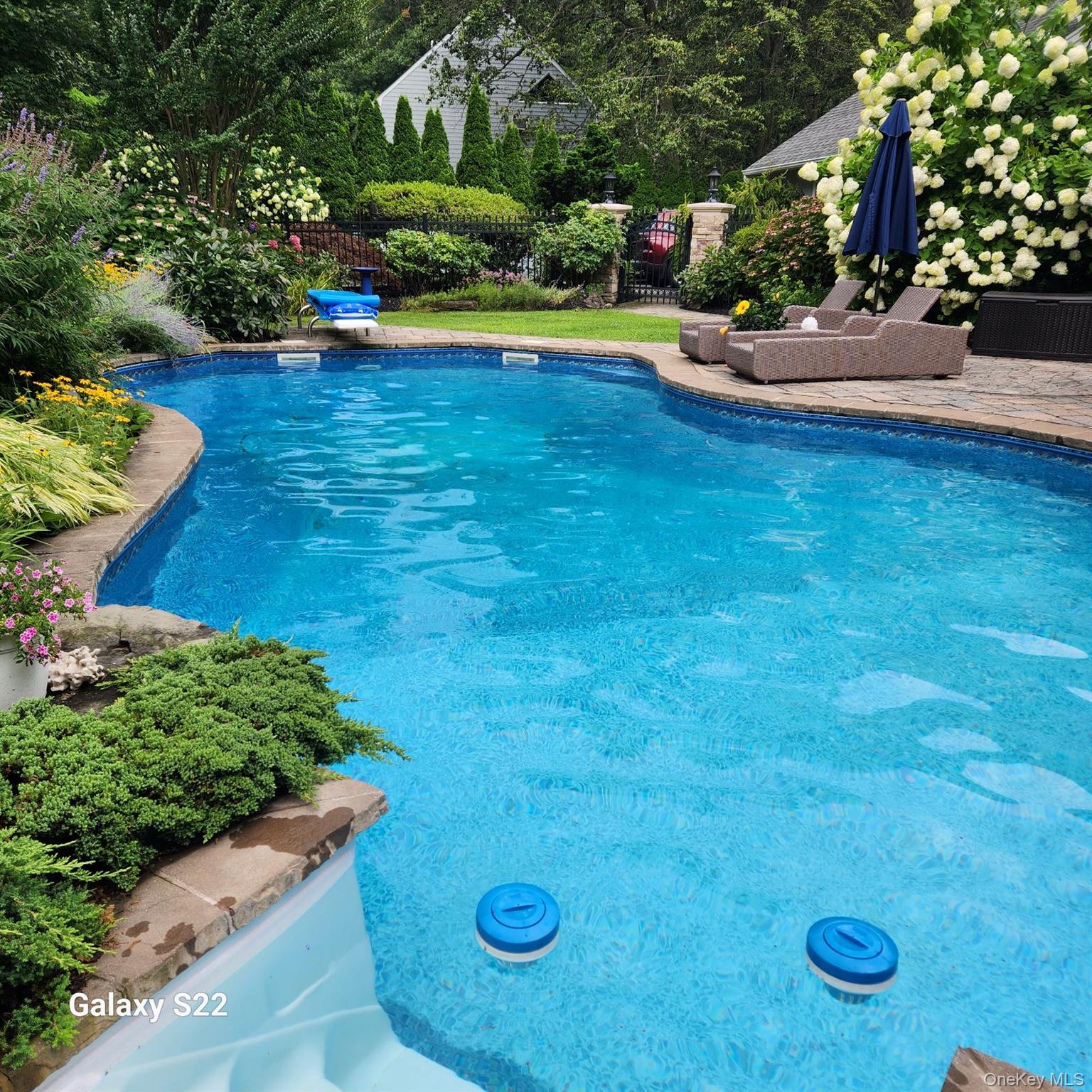 #19 photo, 6 Bluffview Court, سوفولك Miller Place , NY 11764