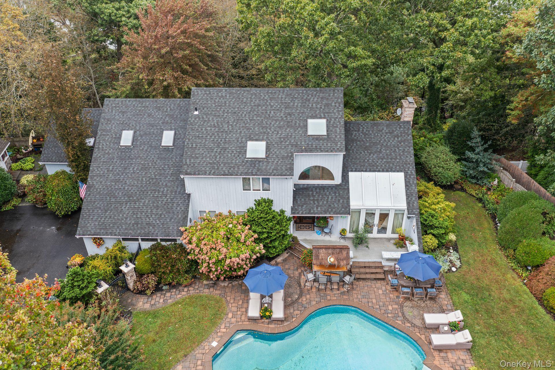 #4 photo, 6 Bluffview Court, سوفولك Miller Place , NY 11764