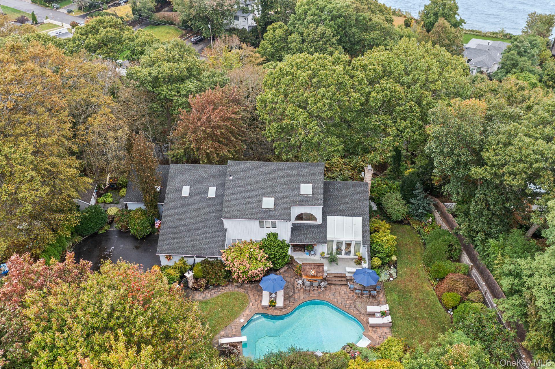 #5 photo, 6 Bluffview Court, سوفولك Miller Place , NY 11764