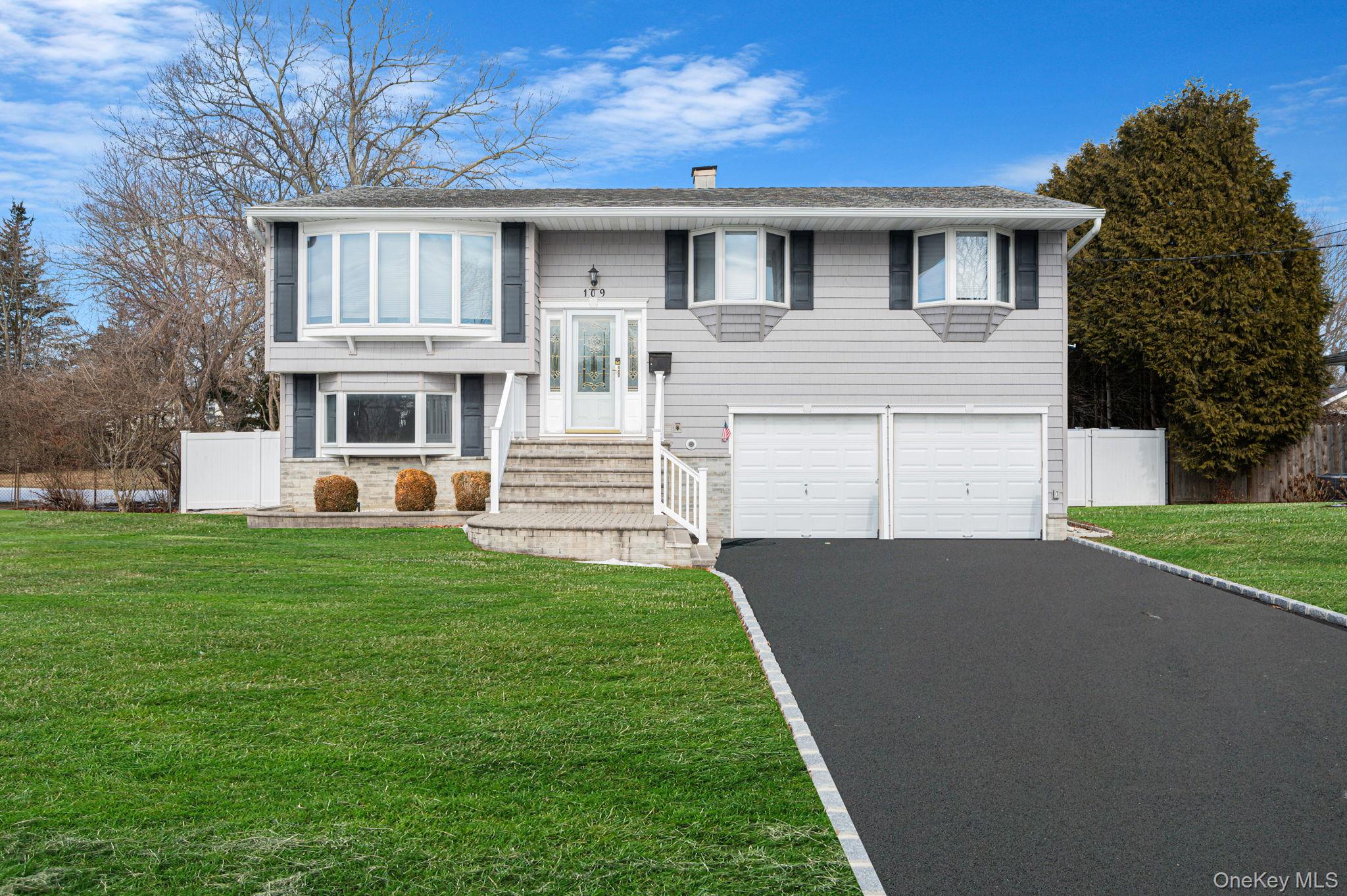 #2 photo, 109 Utica Street, सफ़ोक काउंटी Bay Shore , NY 11706