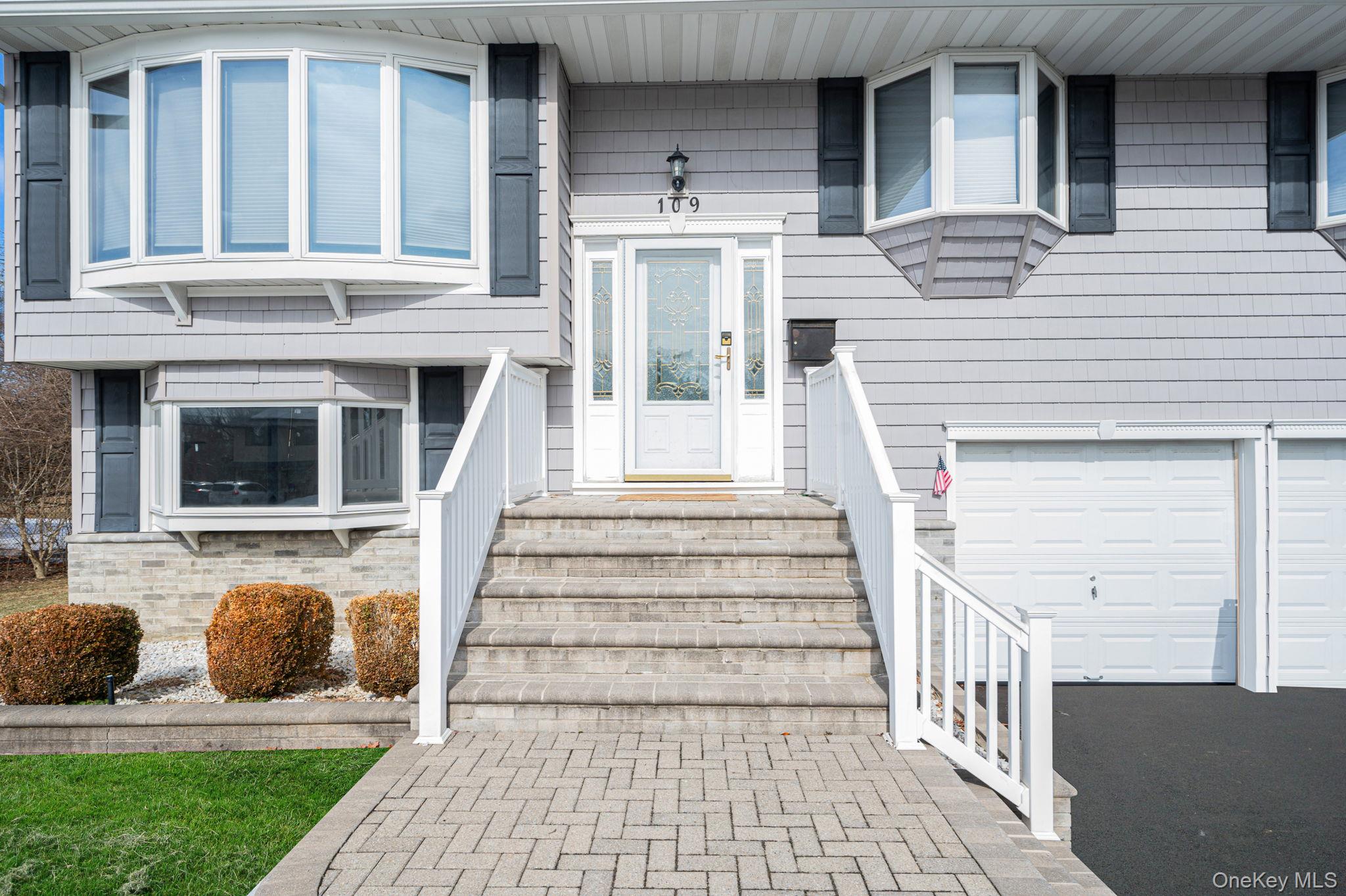 #4 photo, 109 Utica Street, सफ़ोक काउंटी Bay Shore , NY 11706