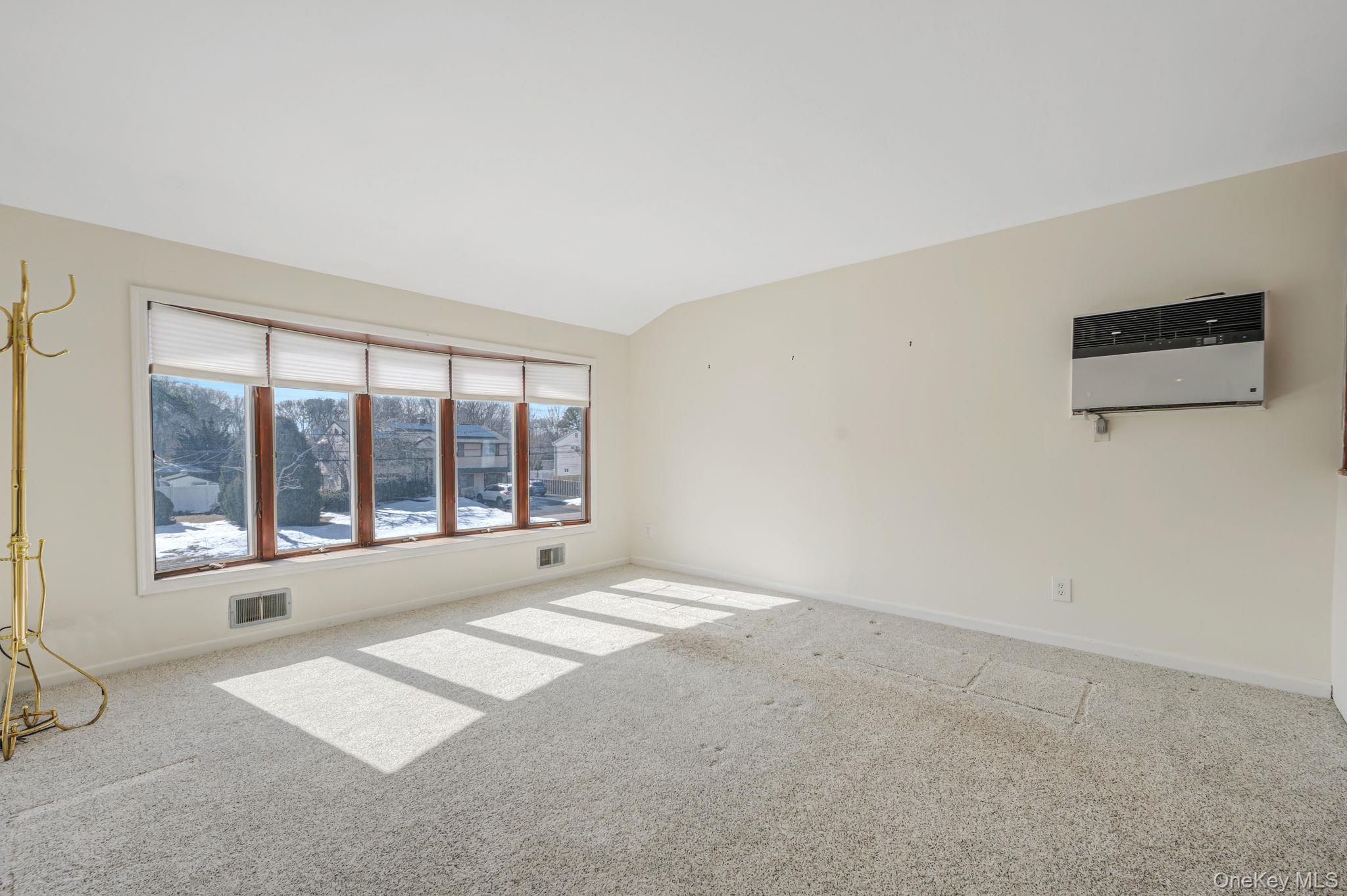 #6 photo, 109 Utica Street, सफ़ोक काउंटी Bay Shore , NY 11706