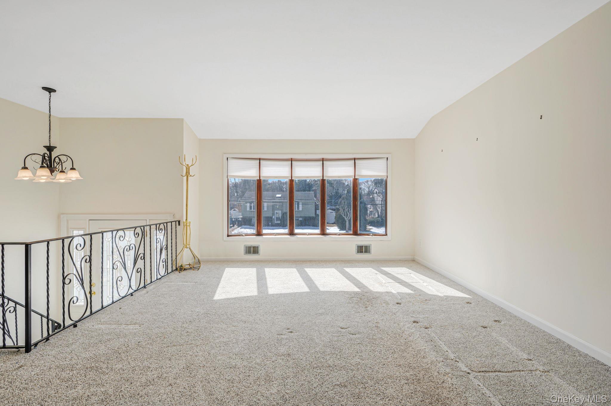 #7 photo, 109 Utica Street, सफ़ोक काउंटी Bay Shore , NY 11706