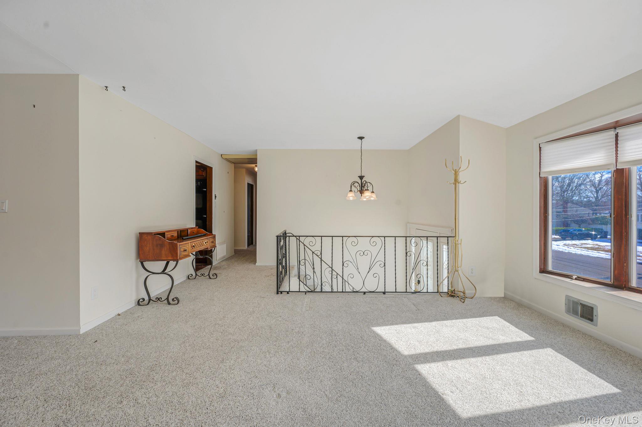 #8 photo, 109 Utica Street, सफ़ोक काउंटी Bay Shore , NY 11706