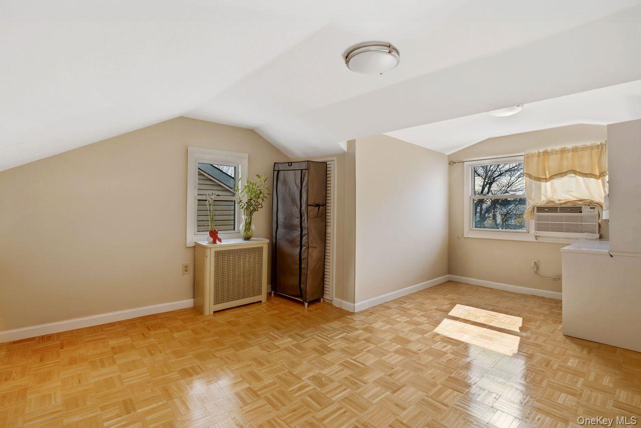 #15 photo, 147-42 Hoover Ave, Briarwood , NY 11435