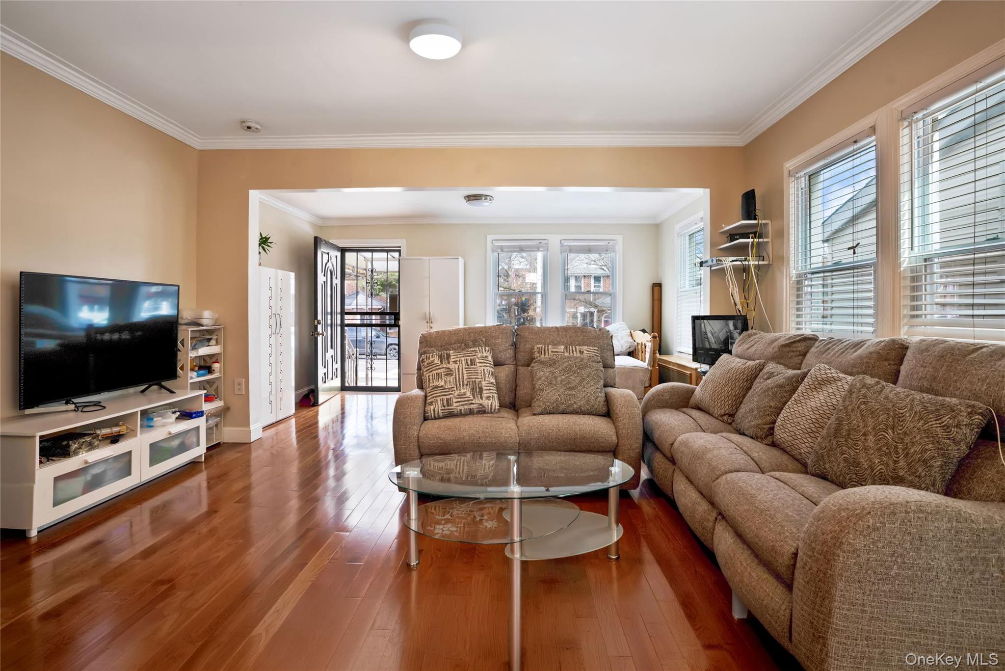 #3 photo, 147-42 Hoover Ave, Briarwood , NY 11435