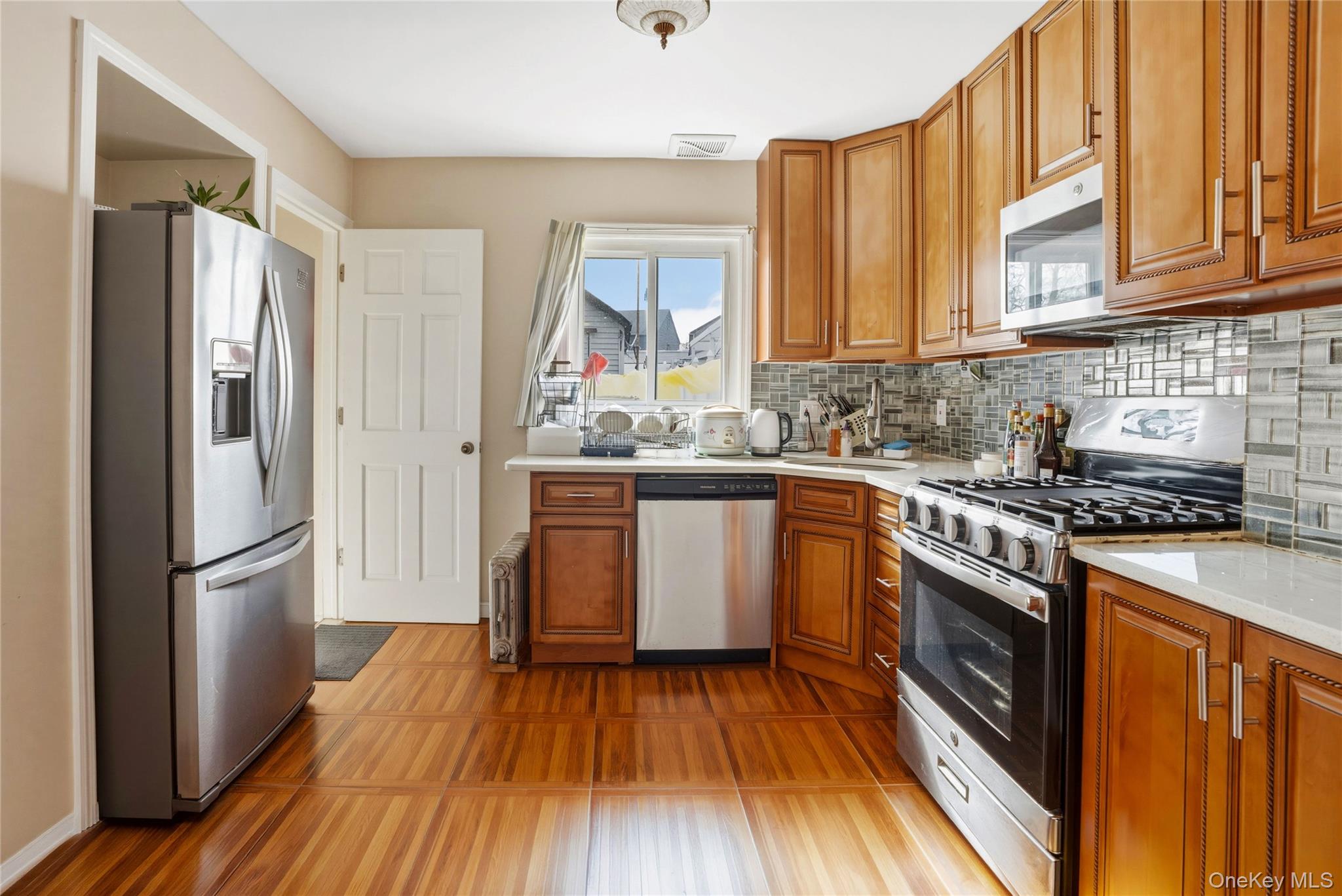 #5 photo, 147-42 Hoover Ave, Briarwood , NY 11435