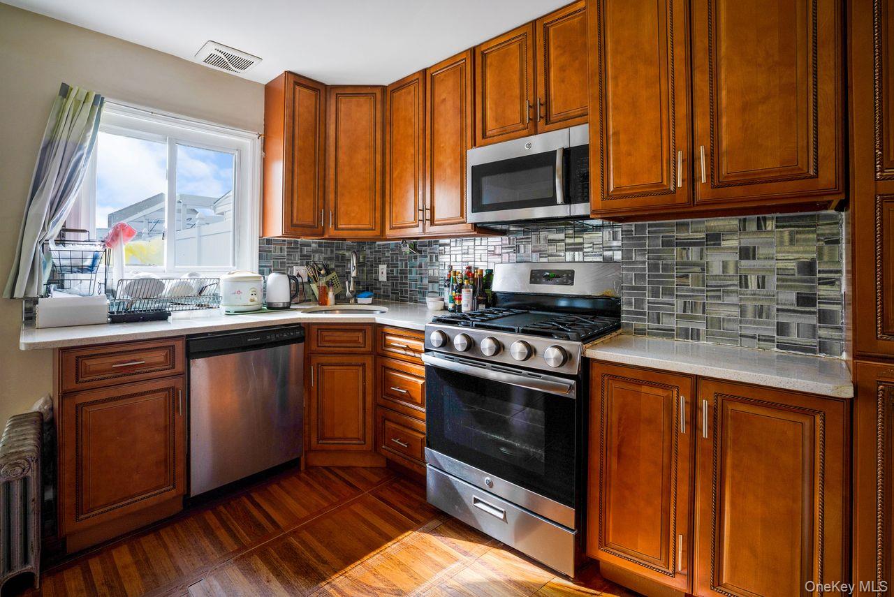 #6 photo, 147-42 Hoover Ave, Briarwood , NY 11435