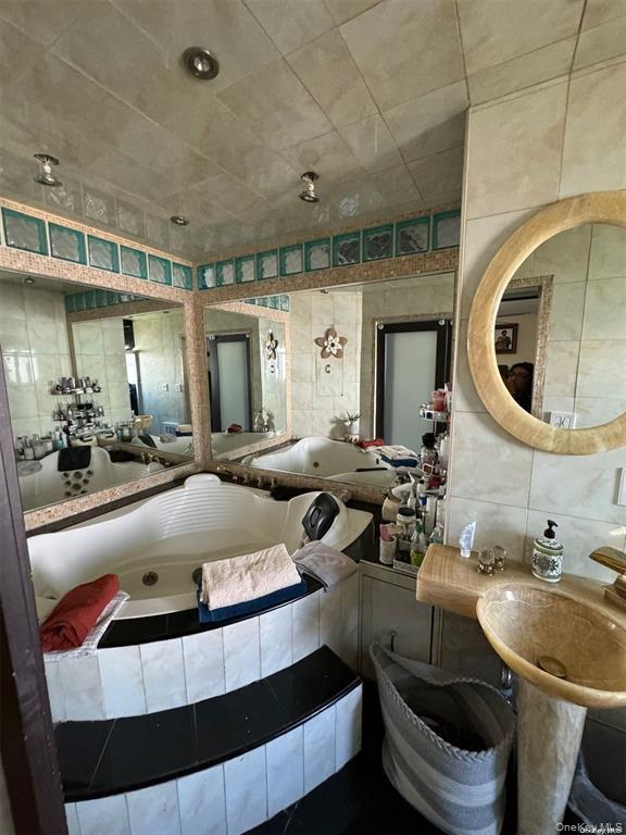 #13 photo, 830 Pepperidge Road, Westbury , NY 11590