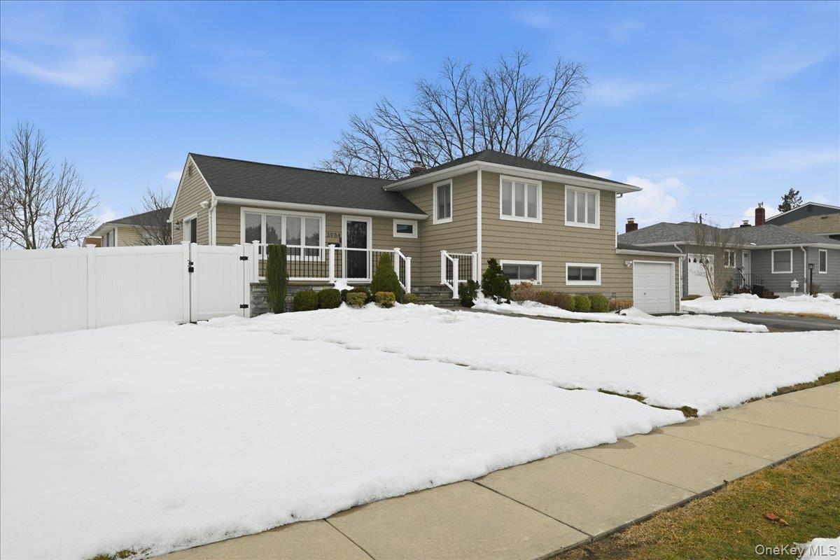 #1 photo, 3984 Arthur Avenue, Seaford , NY 11783