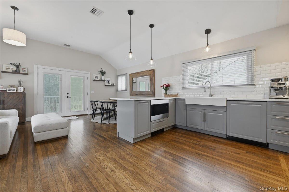 #11 photo, 3984 Arthur Avenue, Seaford , NY 11783