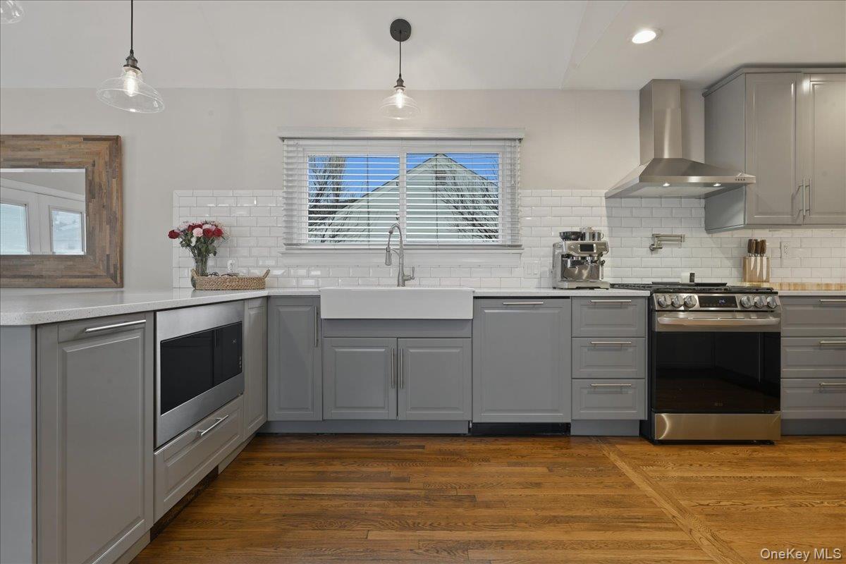 #12 photo, 3984 Arthur Avenue, Seaford , NY 11783