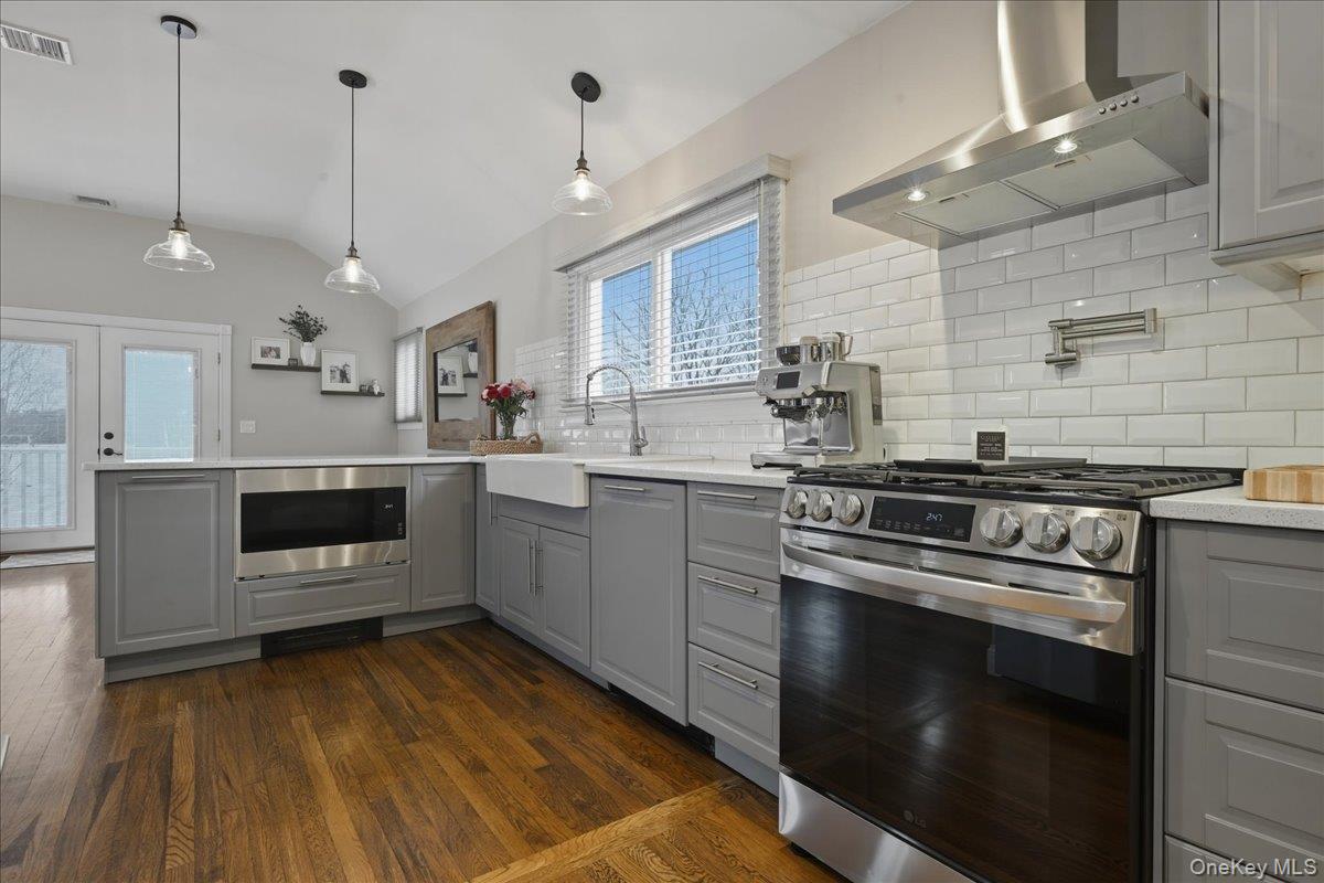 #13 photo, 3984 Arthur Avenue, Seaford , NY 11783