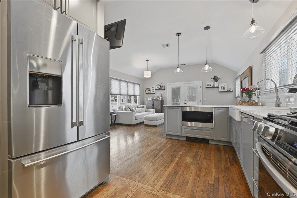 #14 photo, 3984 Arthur Avenue, Seaford , NY 11783