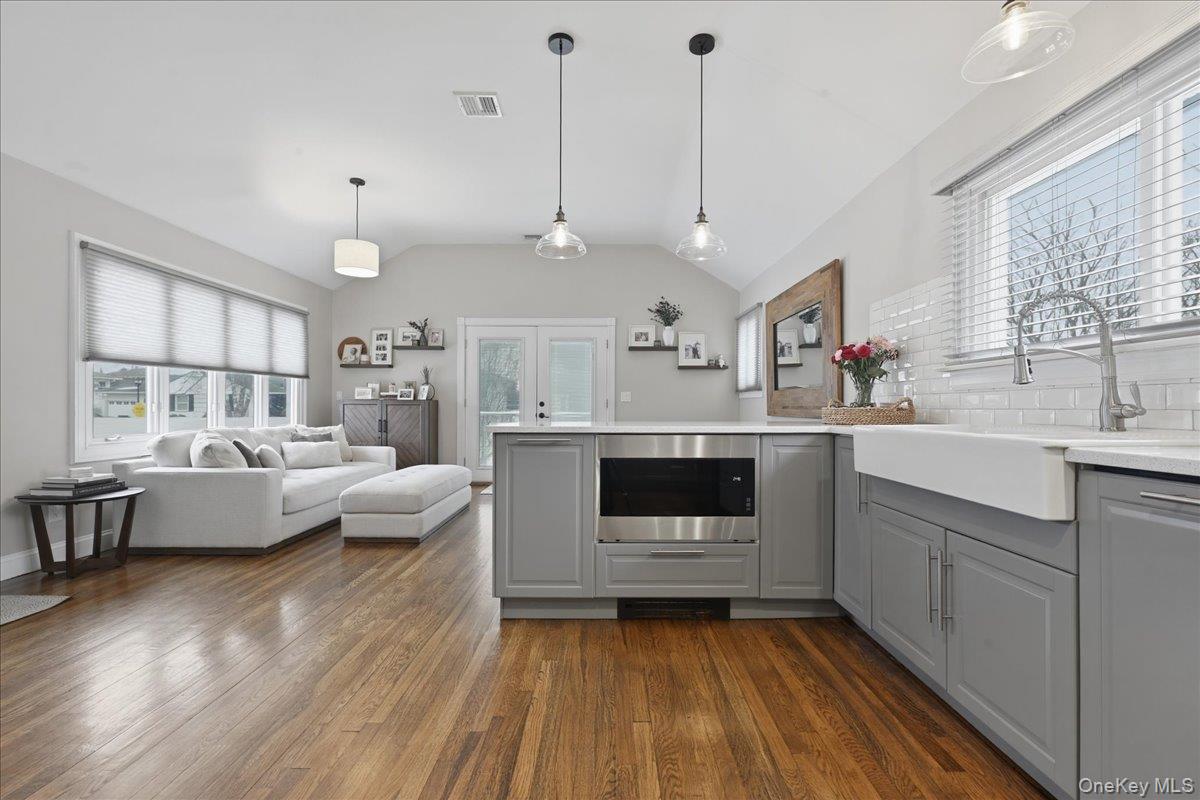 #15 photo, 3984 Arthur Avenue, Seaford , NY 11783