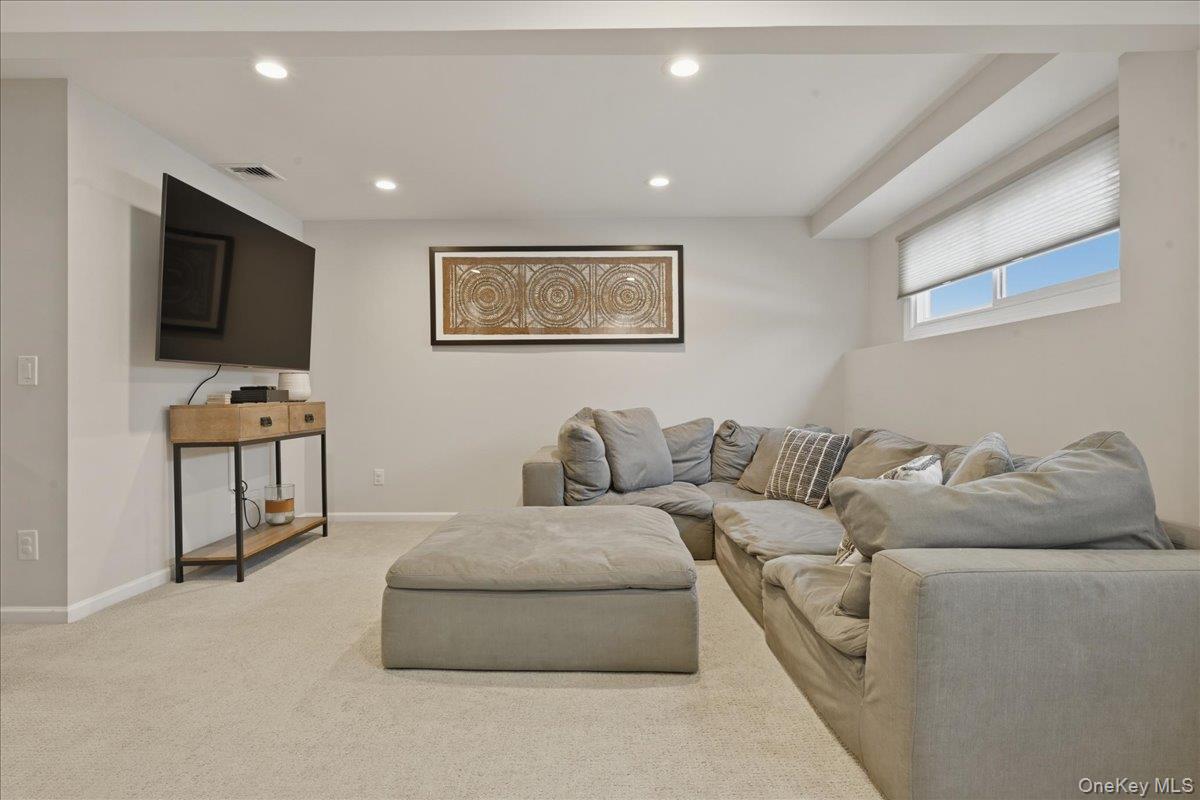 #18 photo, 3984 Arthur Avenue, Seaford , NY 11783