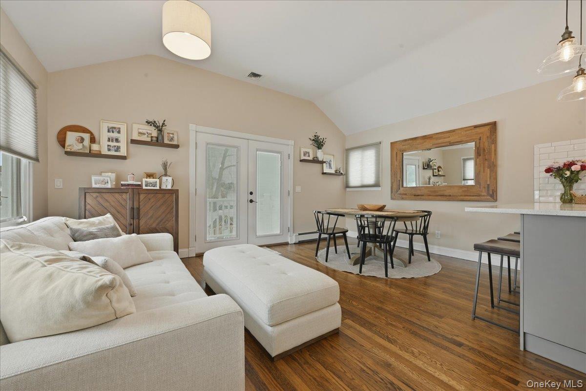 #4 photo, 3984 Arthur Avenue, Seaford , NY 11783