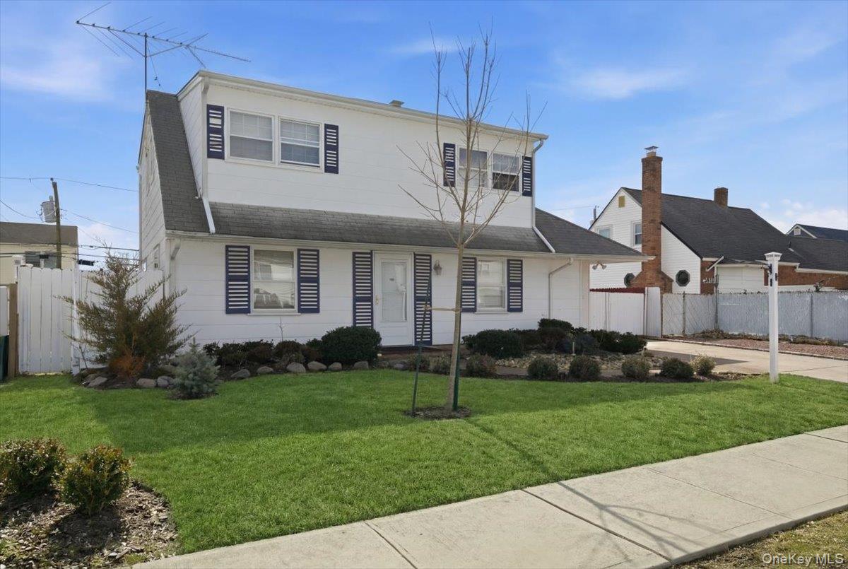 #1 photo, 24 Crag Lane, 롱 아일랜드 Levittown , NY 11756