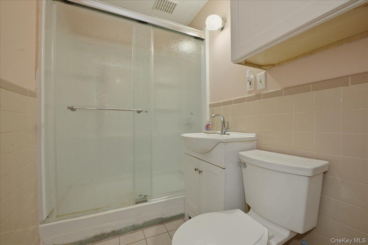 #13 photo, 24 Crag Lane, 롱 아일랜드 Levittown , NY 11756