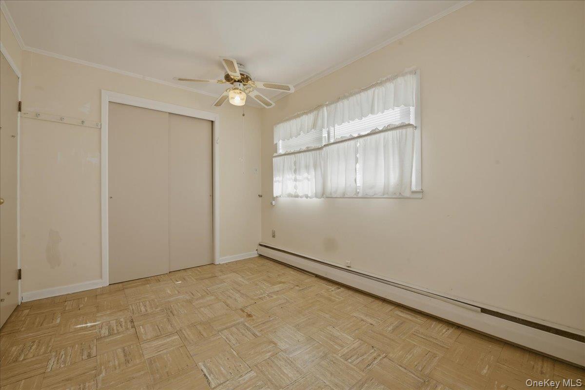 #19 photo, 24 Crag Lane, 롱 아일랜드 Levittown , NY 11756