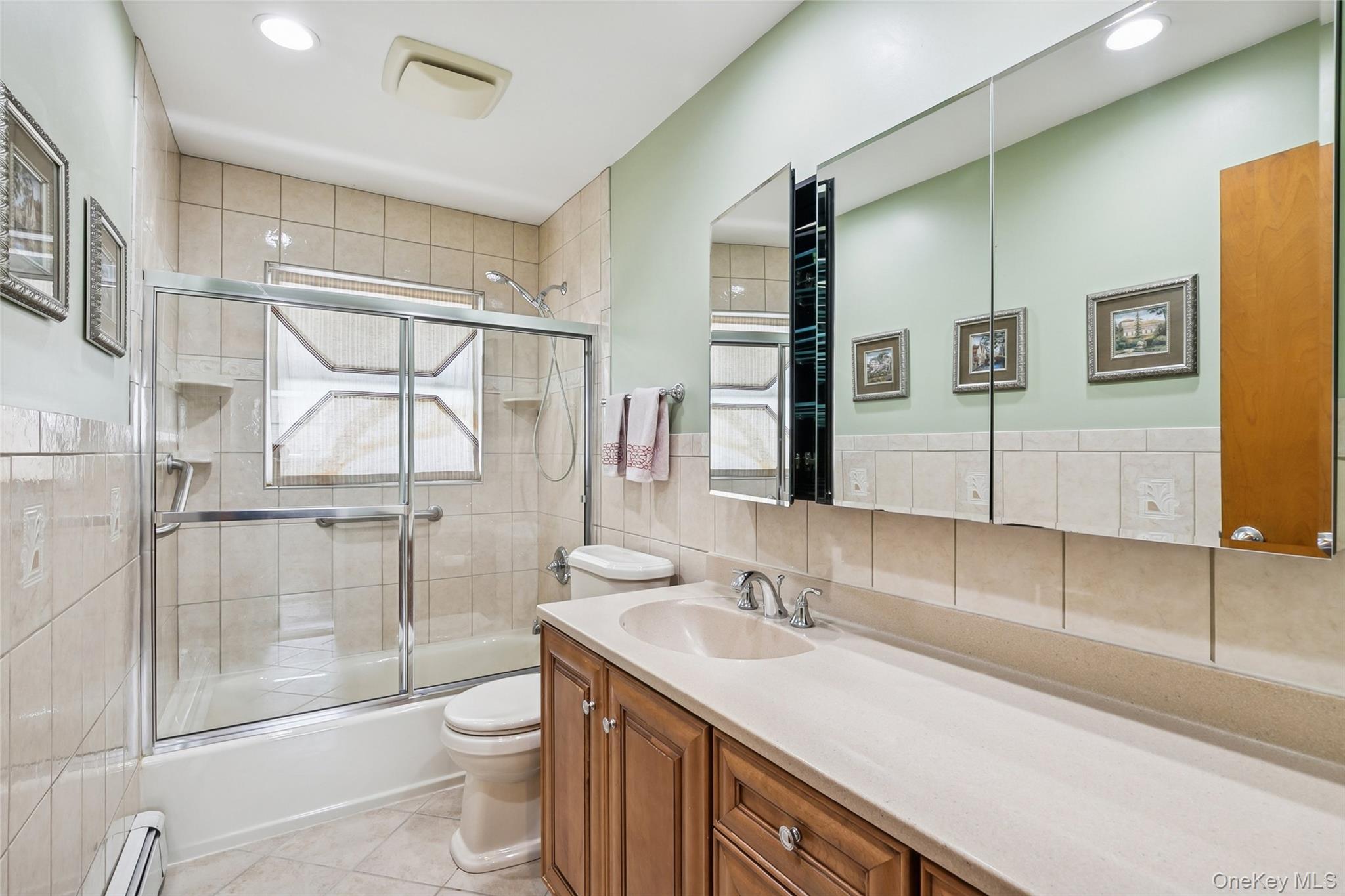 #15 photo, 8 Carlton Place, מחוז נסאו Hicksville , NY 11801