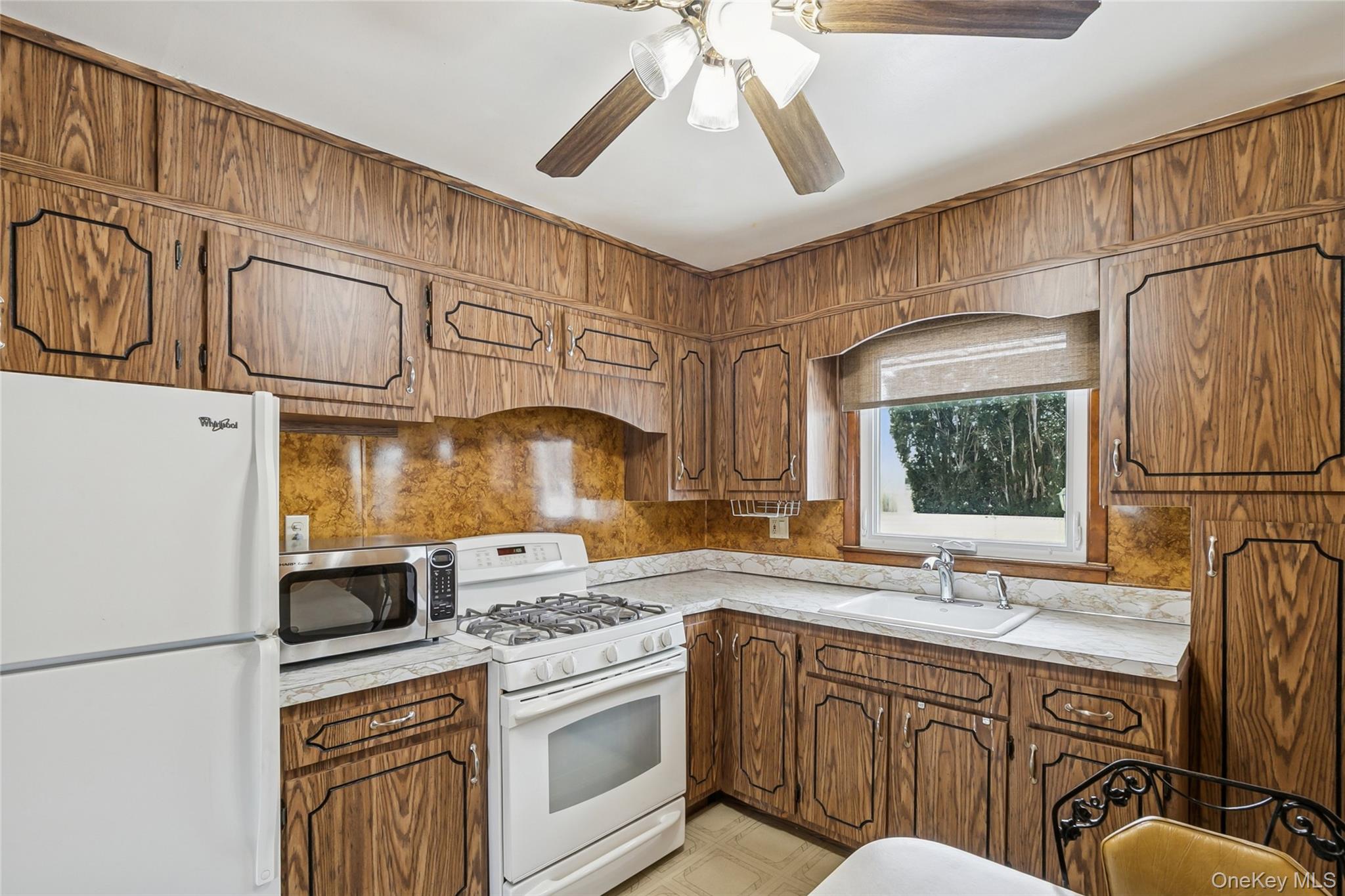 #9 photo, 8 Carlton Place, מחוז נסאו Hicksville , NY 11801