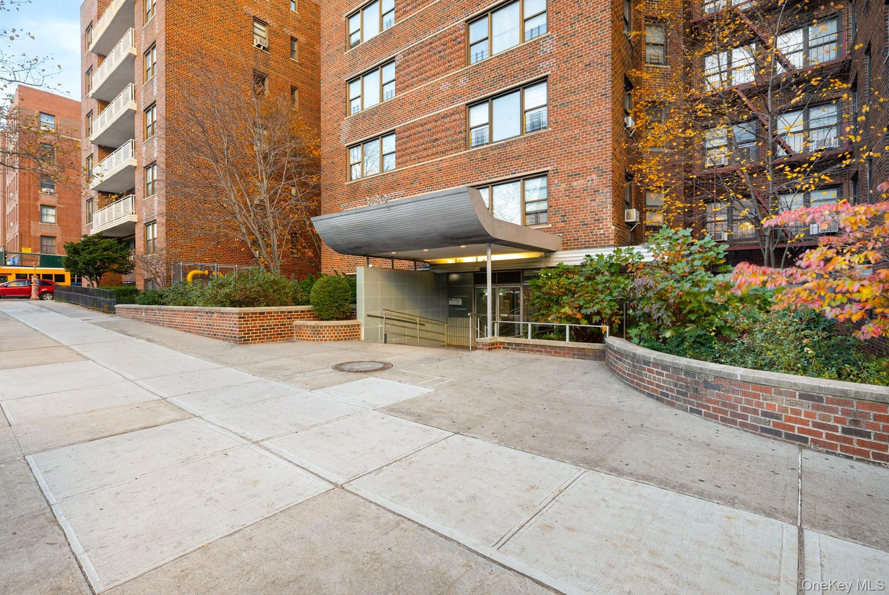 #2 photo, 3130 Grand Concourse, Бронкс ‖ Bronx , NY 10458