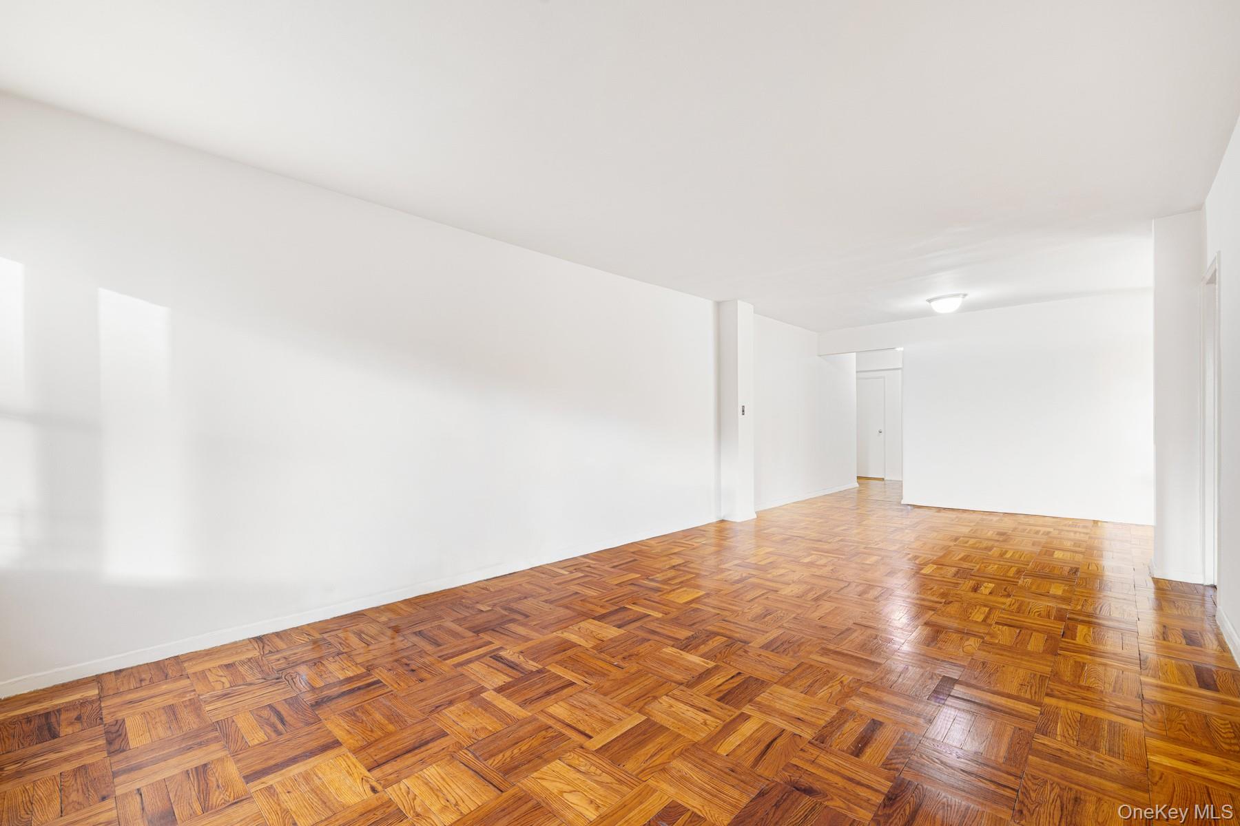 #5 photo, 3130 Grand Concourse, Бронкс ‖ Bronx , NY 10458