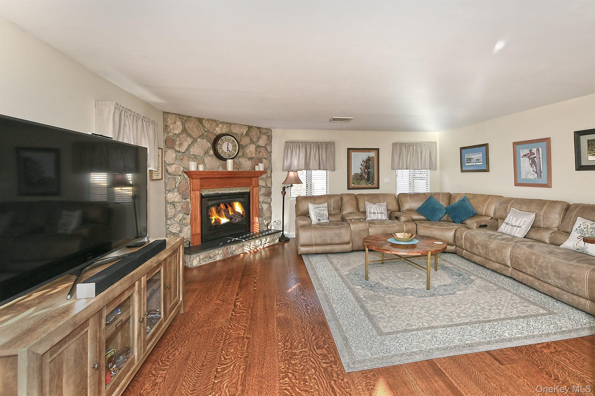 #20 photo, 44 Corsa Street, Dix Hills , NY 11746