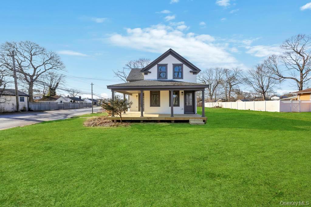 #1 photo, 195 Brook Street, Oakdale , NY 11769