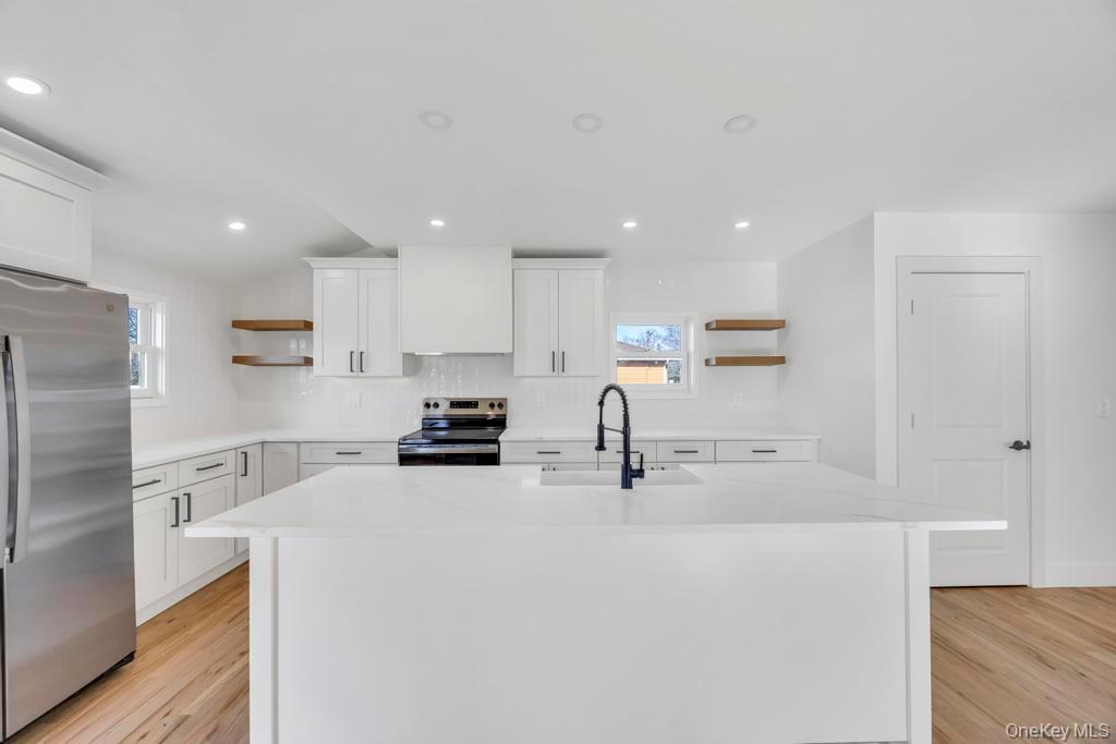 #10 photo, 195 Brook Street, Oakdale , NY 11769