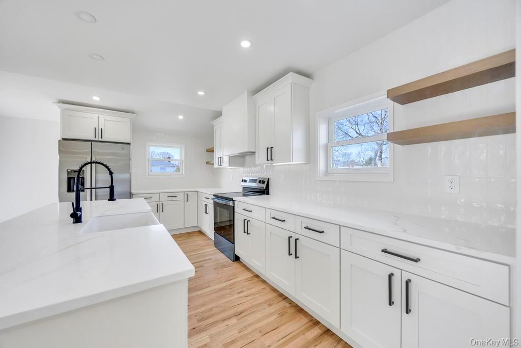 #11 photo, 195 Brook Street, Oakdale , NY 11769