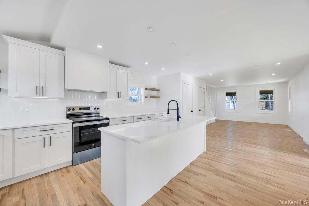 #12 photo, 195 Brook Street, Oakdale , NY 11769