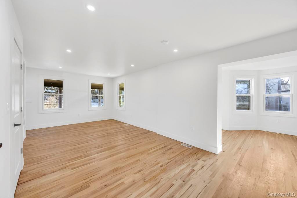 #13 photo, 195 Brook Street, Oakdale , NY 11769